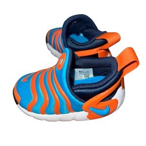 Baby Nike dynamo go shoes size 5 NEW!!